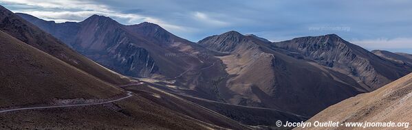Route de Serrania del Hornocal à Santa Ana - Argentine